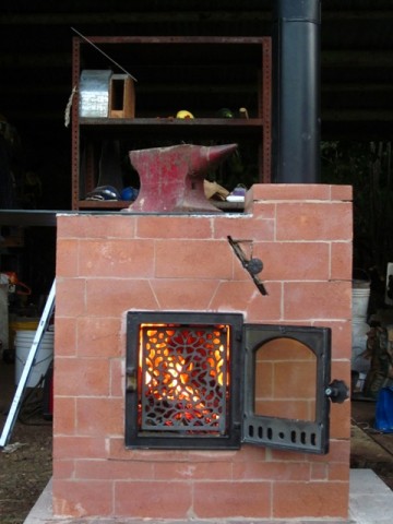 http://firespeaking.com/wp-content/uploads/2011/09/fire-going-in-hybrid-cabin-stove.jpg